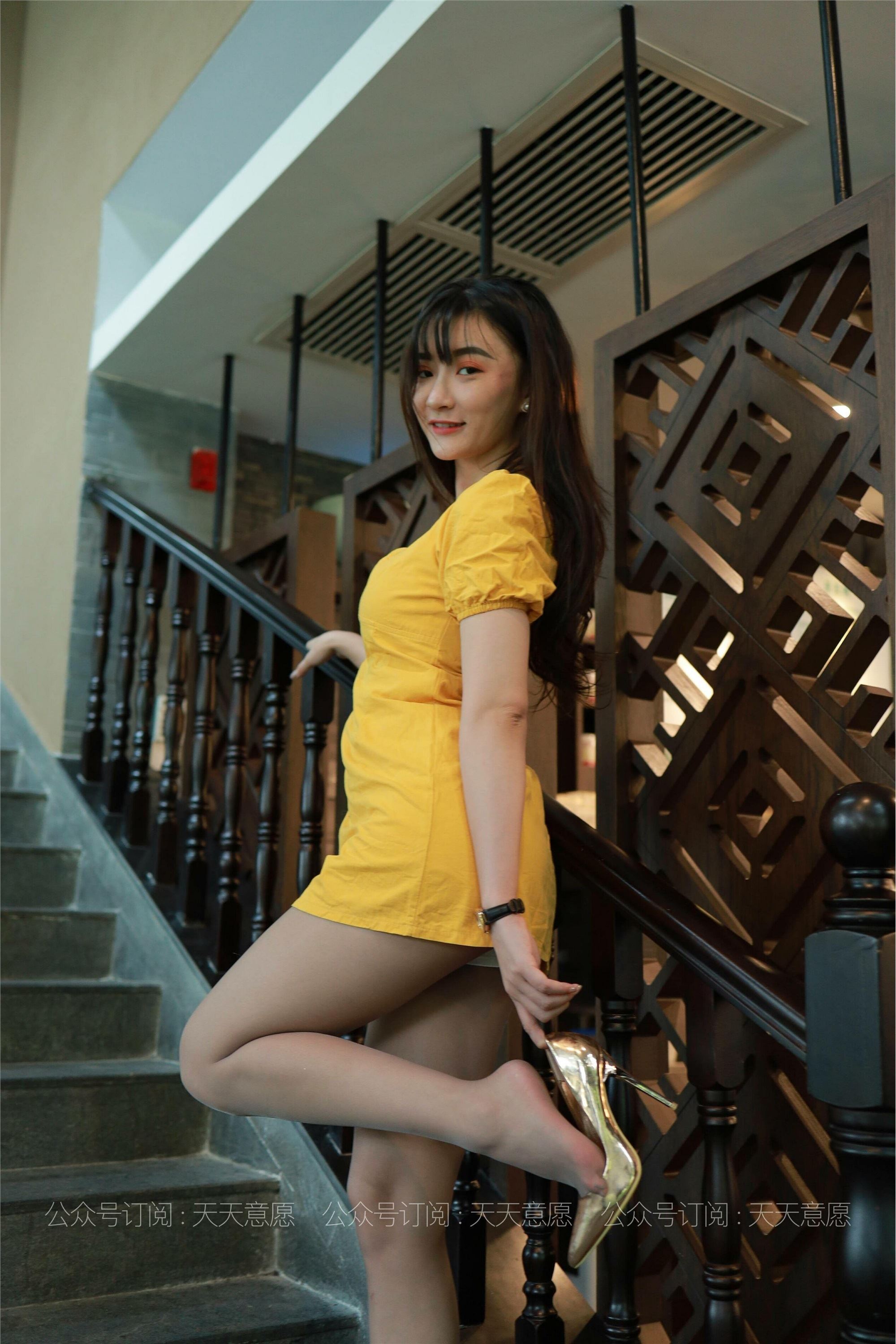 Model: Qiu Qiu's Dress with Egg Yolk